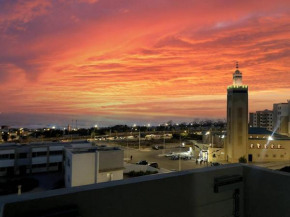 Elegant 2BR Apt - 3 Min to Anza Beach, Cozy beds